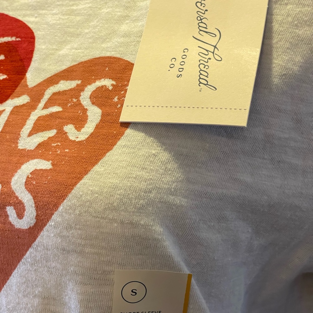 NWT- Women's Short Sleeve T-Shirt - Universal Thread Cream - Medium - Picture 4 of 6